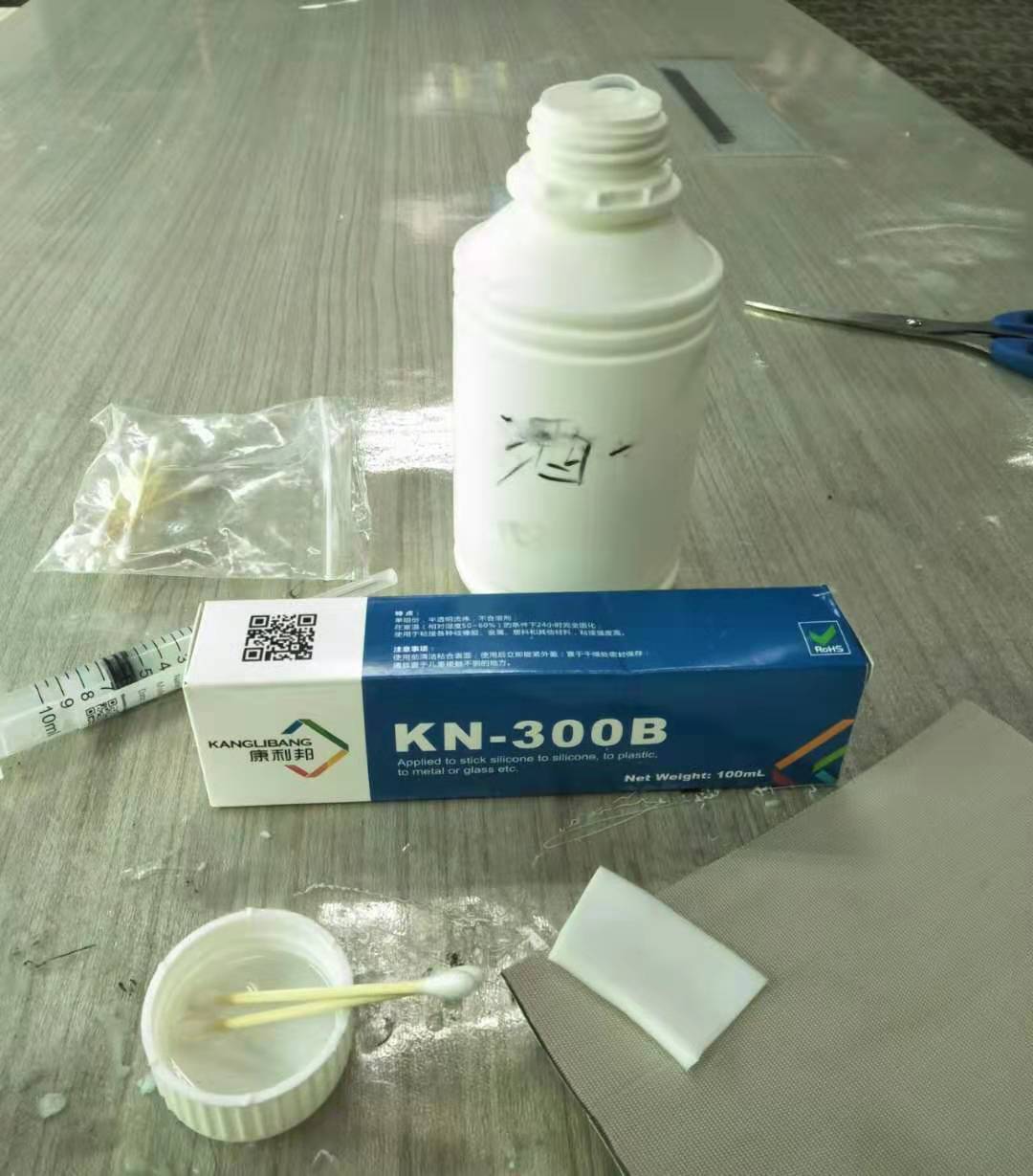 kn-300硅胶胶水粘接腈纶布操作